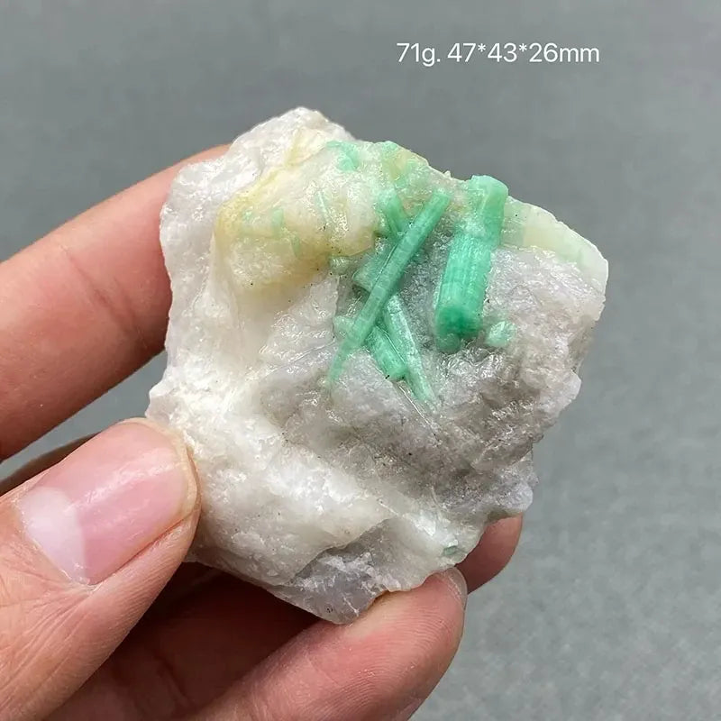 KissICON 100% Natural green emerald mineral gem-grade crystal specimens stones and crystals quartz crystals