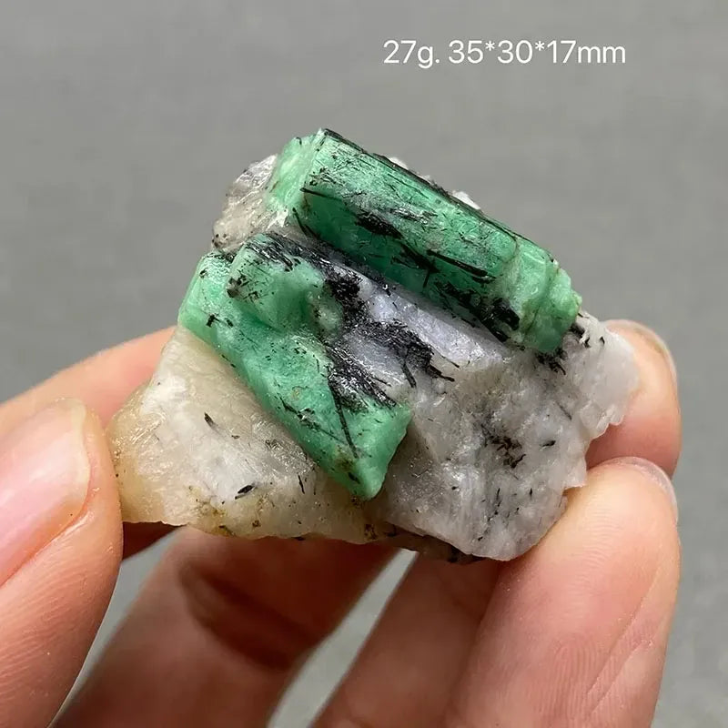 KissICON 100% Natural green emerald mineral gem-grade crystal specimens stones and crystals quartz crystals