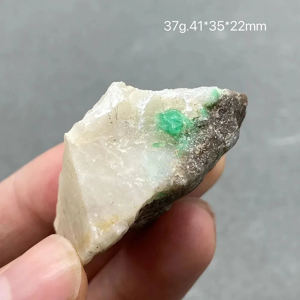 KissICON 100% Natural green emerald mineral gem-grade crystal specimens stones and crystals quartz crystals