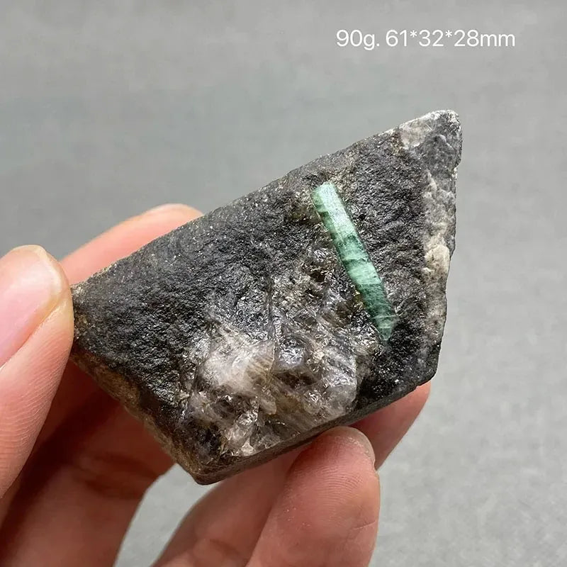 KissICON 13 100% Natural green emerald mineral gem-grade crystal specimens stones and crystals quartz crystals