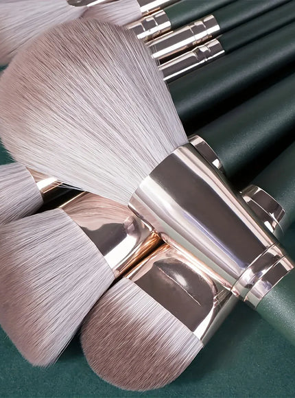 KissICON 14PC-Green KissIcon 14 Piece Makeup Brush Set - Soft