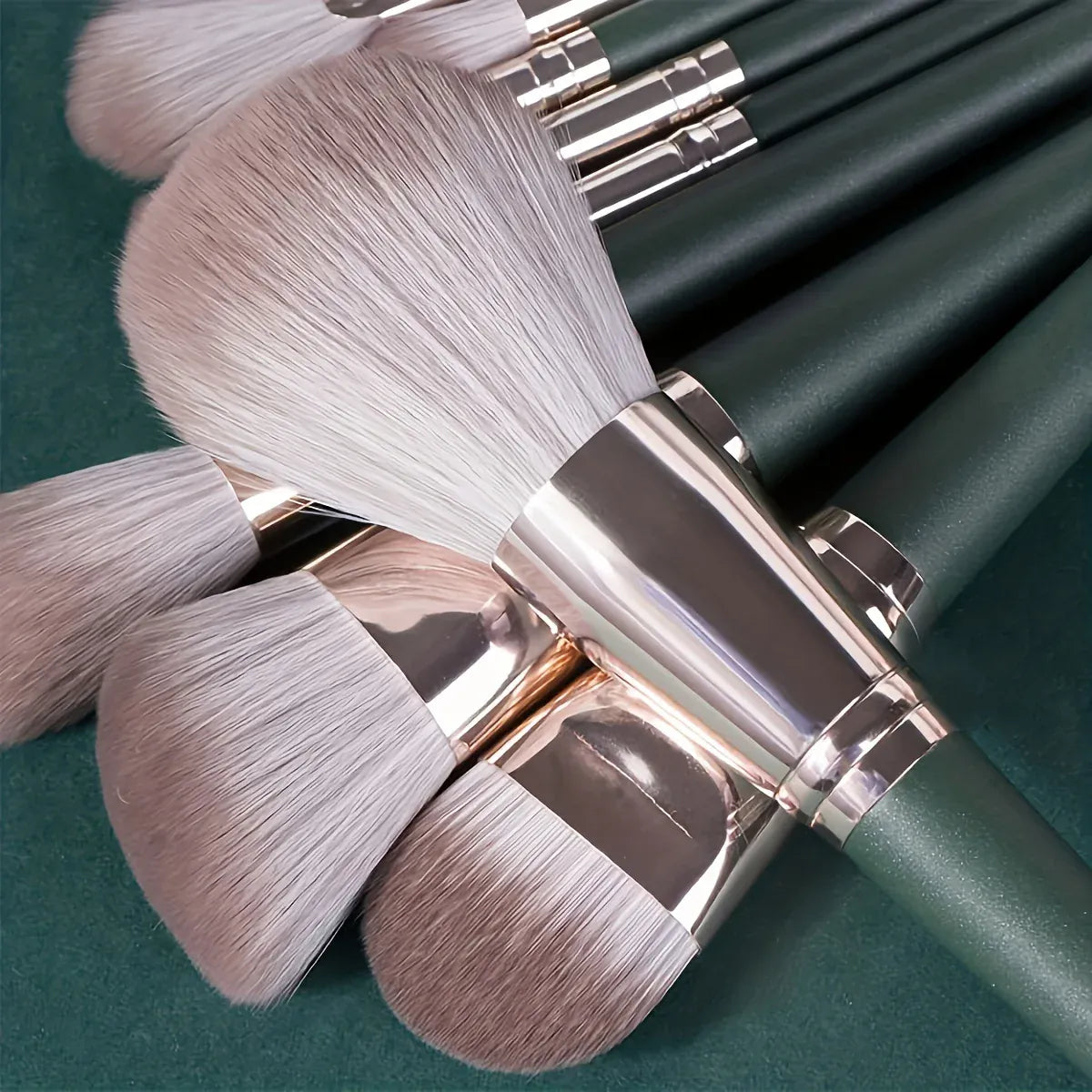KissICON 14PC-Green KissIcon 14 Piece Makeup Brush Set - Soft