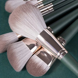 KissICON 14PC-Green KissIcon 14 Piece Makeup Brush Set - Soft