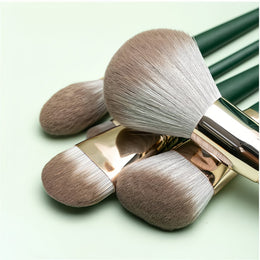 KissICON 17pc Green Pro Makeup Brush Set – W Storage