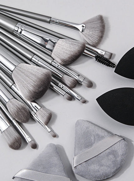 KissICON 18-Piece Makeup Tool Set Portable Soft Brushes and