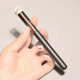 KissICON -2 💋 Makeup Brush - Multiuse Tool For Eyes
