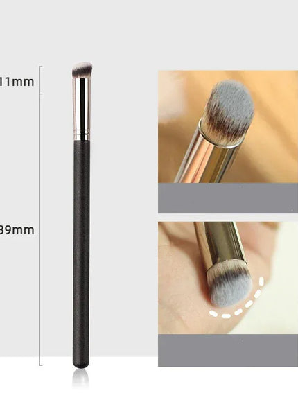 KissICON 370Concealer Brush KissIcon Angled Foundation Concealer Brush - Seamless