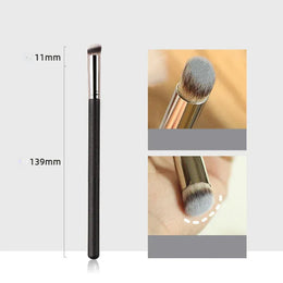 KissICON 370Concealer Brush KissIcon Angled Foundation Concealer Brush - Seamless