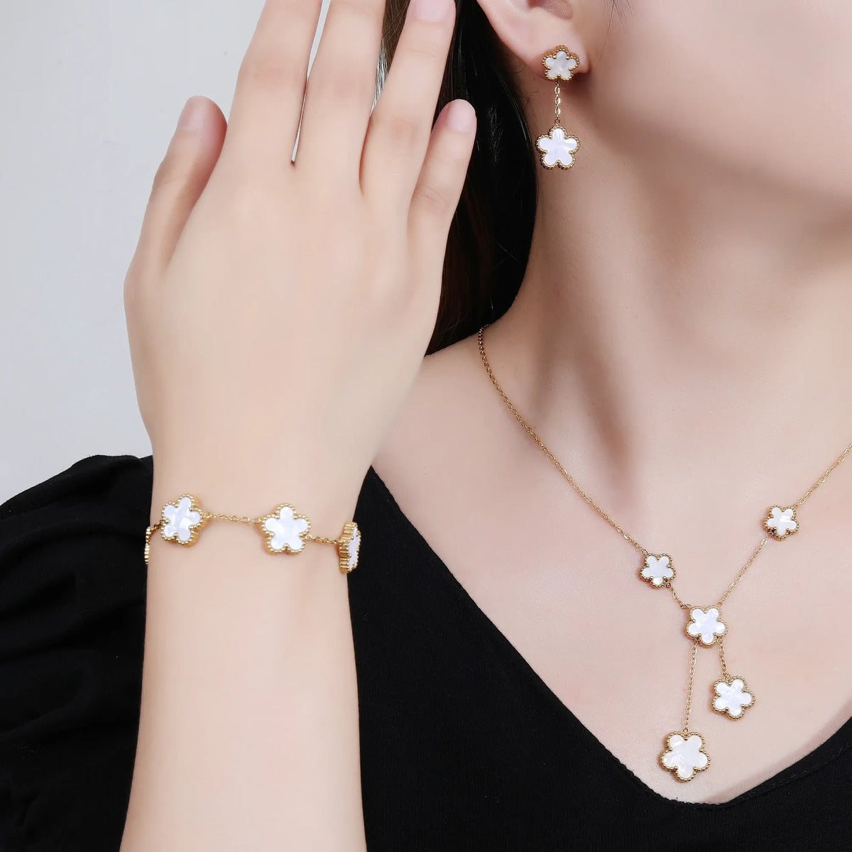 KissICON 3Pcs 18k Gold-Plated Five-Leaf Flower Necklace Earrings Bracelet Jewelry Set For Woman Fashion Party Jewelry Daily Wear Clover