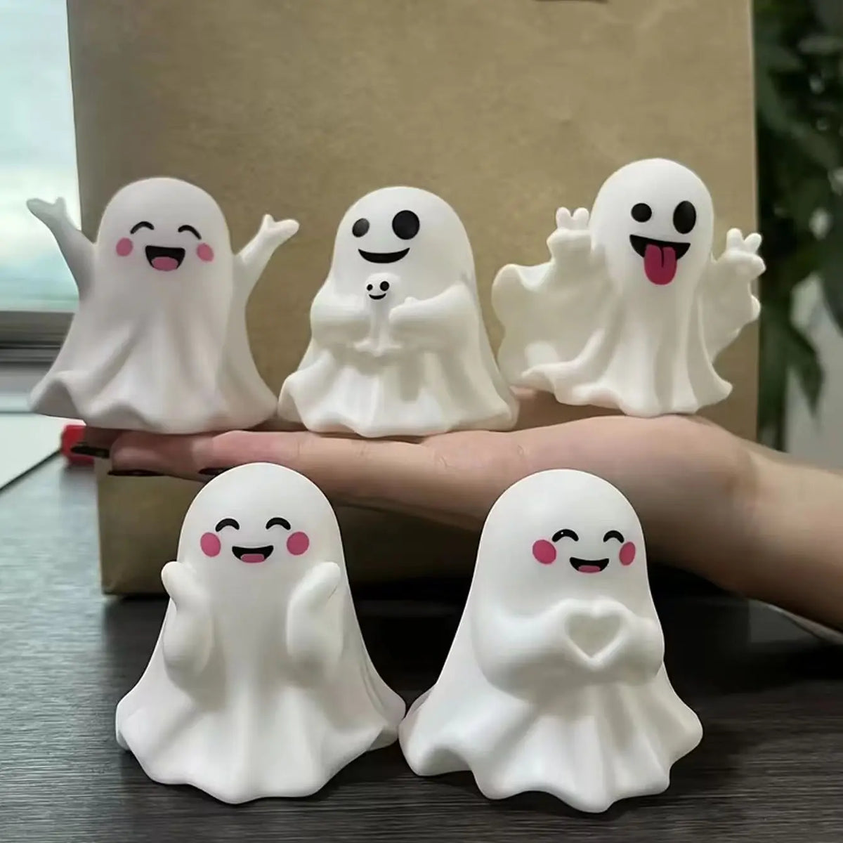 KissICON 5pcs 5 sets of Halloween ghost figurines, cute mini ghost home decor, Halloween desktop decoration ornaments