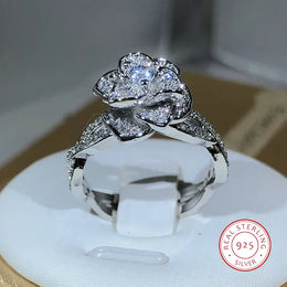 Dropshipman 9 / WHITE Sterling Silver Intertwined Rose Ring with White Zircon