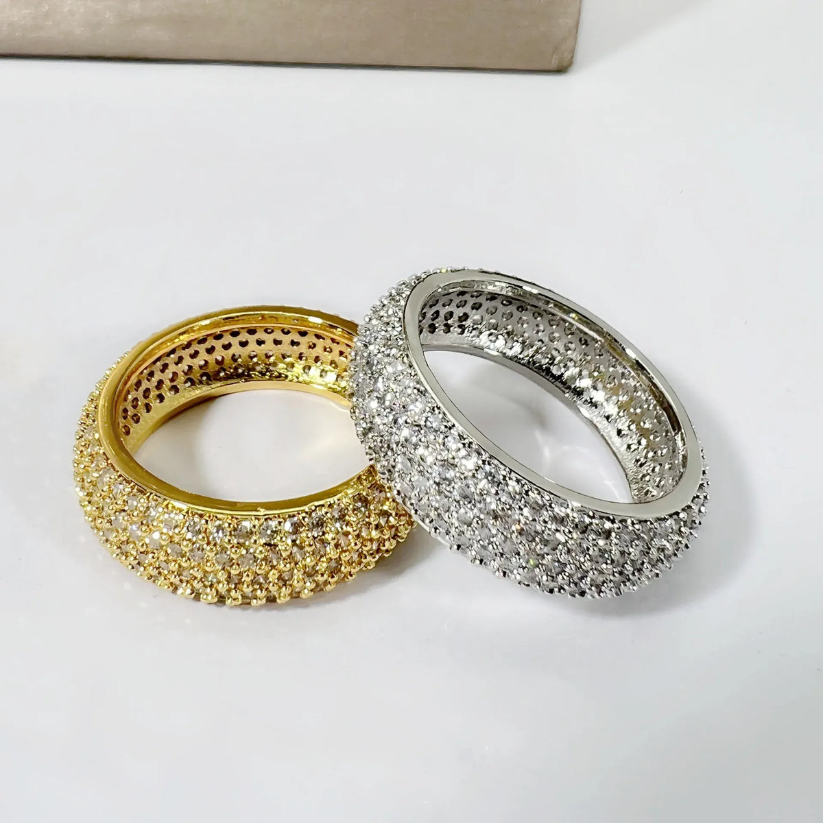 KissICON 925 Sterling Silver Plated 18K Gold Diamond Ring Fashionable Decorative Dazzling Circular Ring