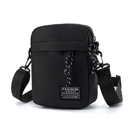 Men's bag, available in single shoulder or cross-body design, suitable for daily use during school. Made of nylon material.