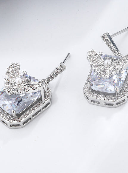 Elegant Crystal Butterfly Stud Earrings Claw Design Zircon