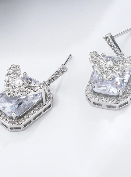Elegant Crystal Butterfly Stud Earrings Claw Design Zircon
