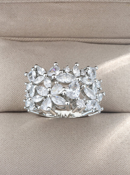 KissIcon Silver Petal Rotating Ring - Natural Zircon Glow