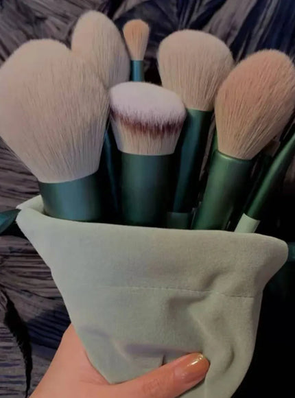 KissICON 13pcs green 💋 13 Piece Makeup Brush Set - Soft