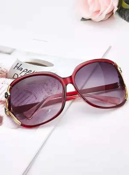 Round Large Frame Sunglasses – Camellia Detail