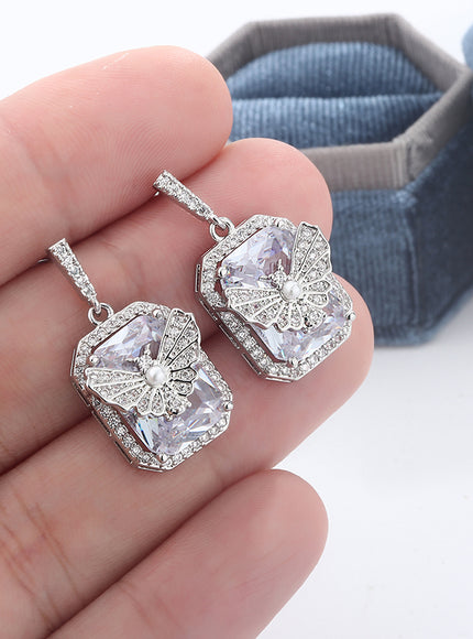 Elegant Crystal Butterfly Stud Earrings Claw Design Zircon