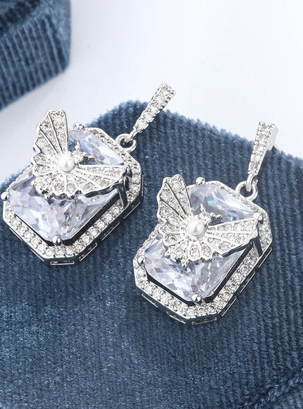 💋 Crystal Butterfly Stud Earrings - Claw Zircon Design