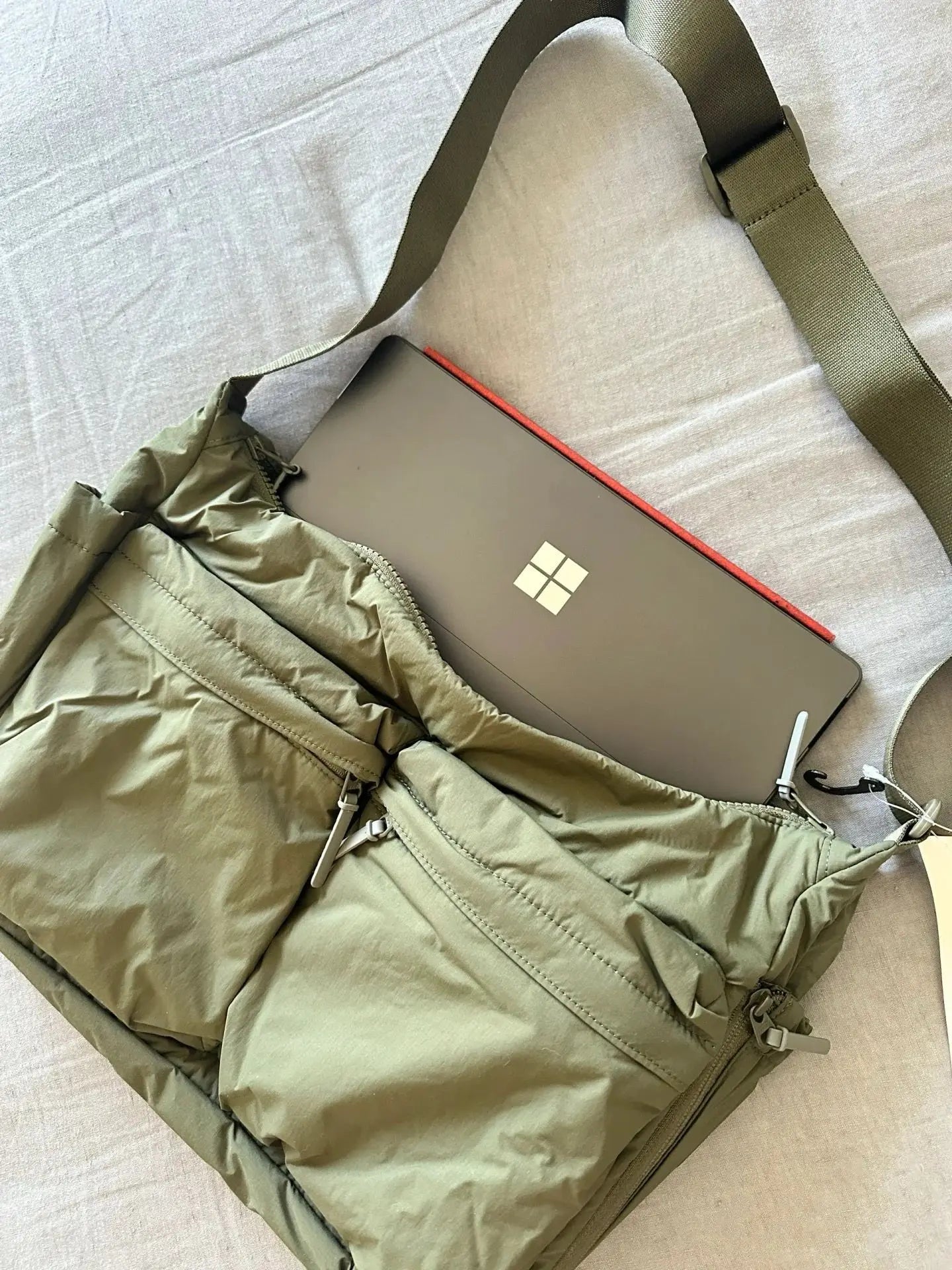 2026 NEW Top Quality Thickened Casual Messenger Bag, Single Shoulder Large Capacity Laptop Multi Pocket Sports Bag for Men Women