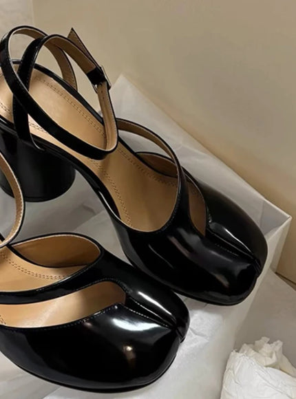 2025 Tabi Sandals Women Brand Designer Cross Ankle Strap Buckle Slingback Chunky High Heels Elegant Mary Jane Split-toe Shoes