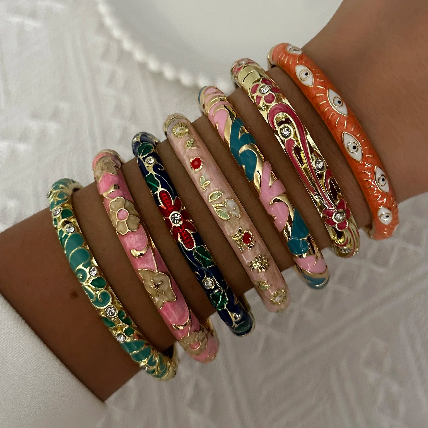 Elegant Enamel Dropped Glaze Flower Texture Bracelet For Women Retro Gold Plated Evil Eye Floral Zircon Bangle Party Jewelry