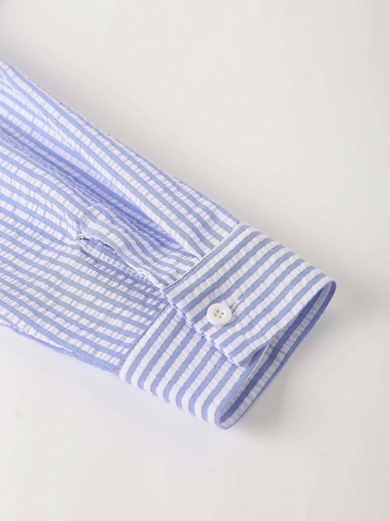 Men's Blue & White Vertical Stripe Seersucker Shirt, Versatile for Summer Casual & Commute