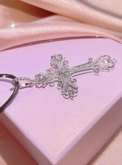 KissIcon Vintage Sterling Necklace - Zircon Cross Pendant