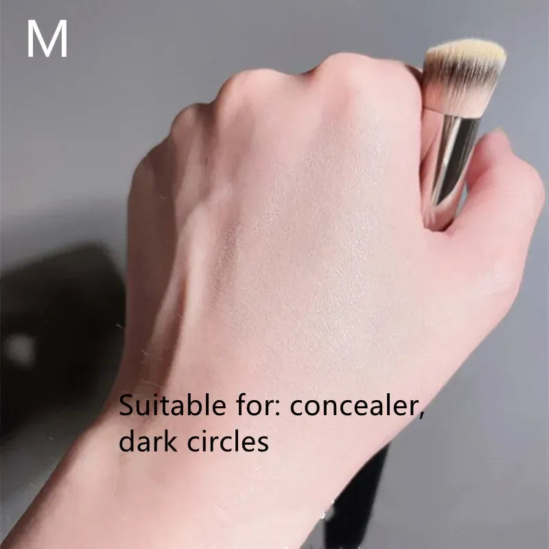 KissICON KissIcon Angled Foundation Concealer Brush - Seamless