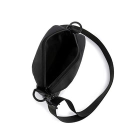 Men's bag, available in single shoulder or cross-body design, suitable for daily use during school. Made of nylon material.
