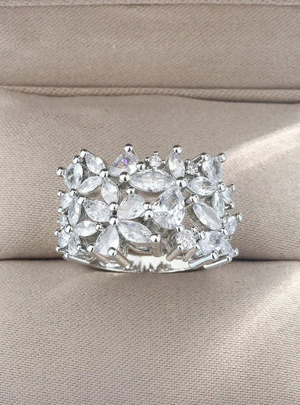 KissIcon Silver Petal Rotating Ring - Natural Zircon Glow