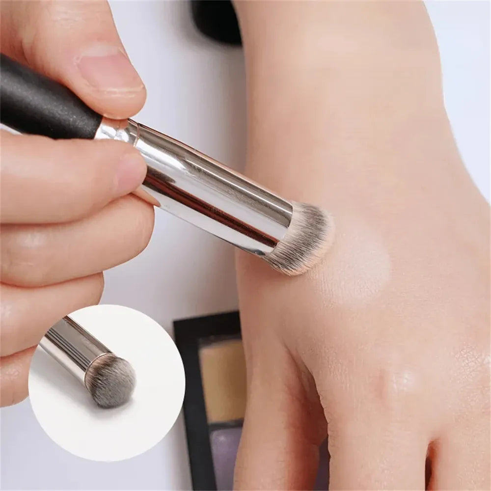 KissICON 1 pcs KissIcon Foundation Concealer Brush Set - Precise Blending
