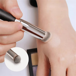 KissICON 1 pcs KissIcon Foundation Concealer Brush Set - Precise Blending
