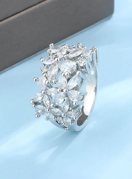 KissIcon Silver Petal Rotating Ring - Natural Zircon Glow