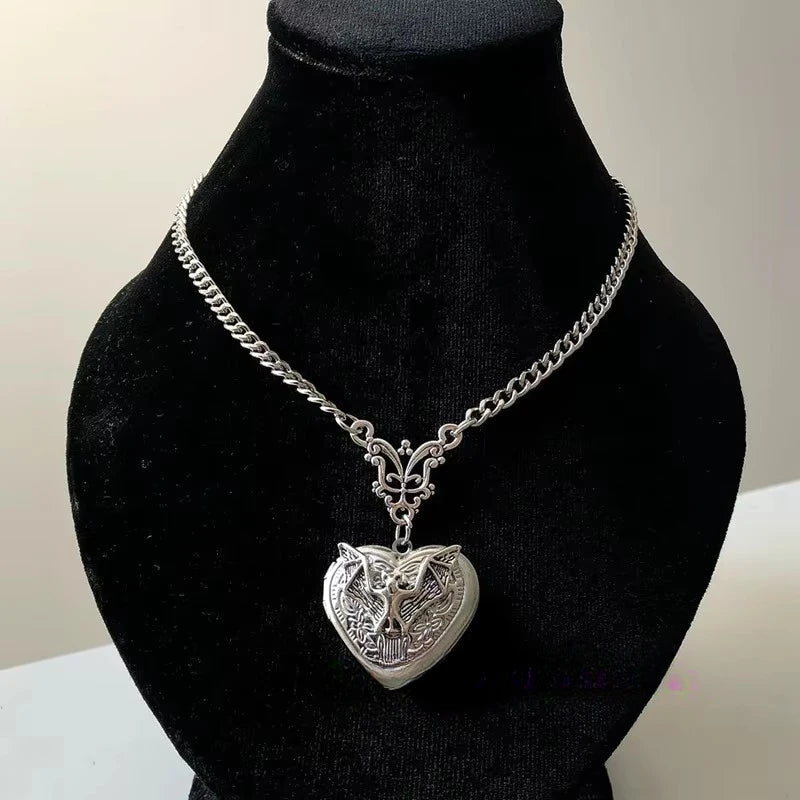 Gothic Bat Locket Necklace,Gothic Jewelry,Gothic Necklace,Bats,Halloween Vampire Party Jewelry,Fit for Bat Lovers Gift