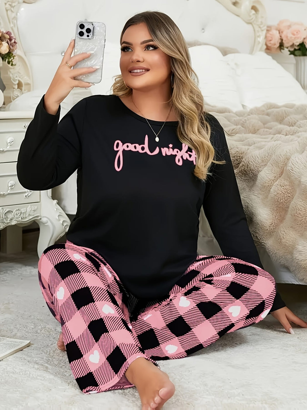 jkthpu-45 A Pajama Set Featuring a Long-Sleeve Crew Neck