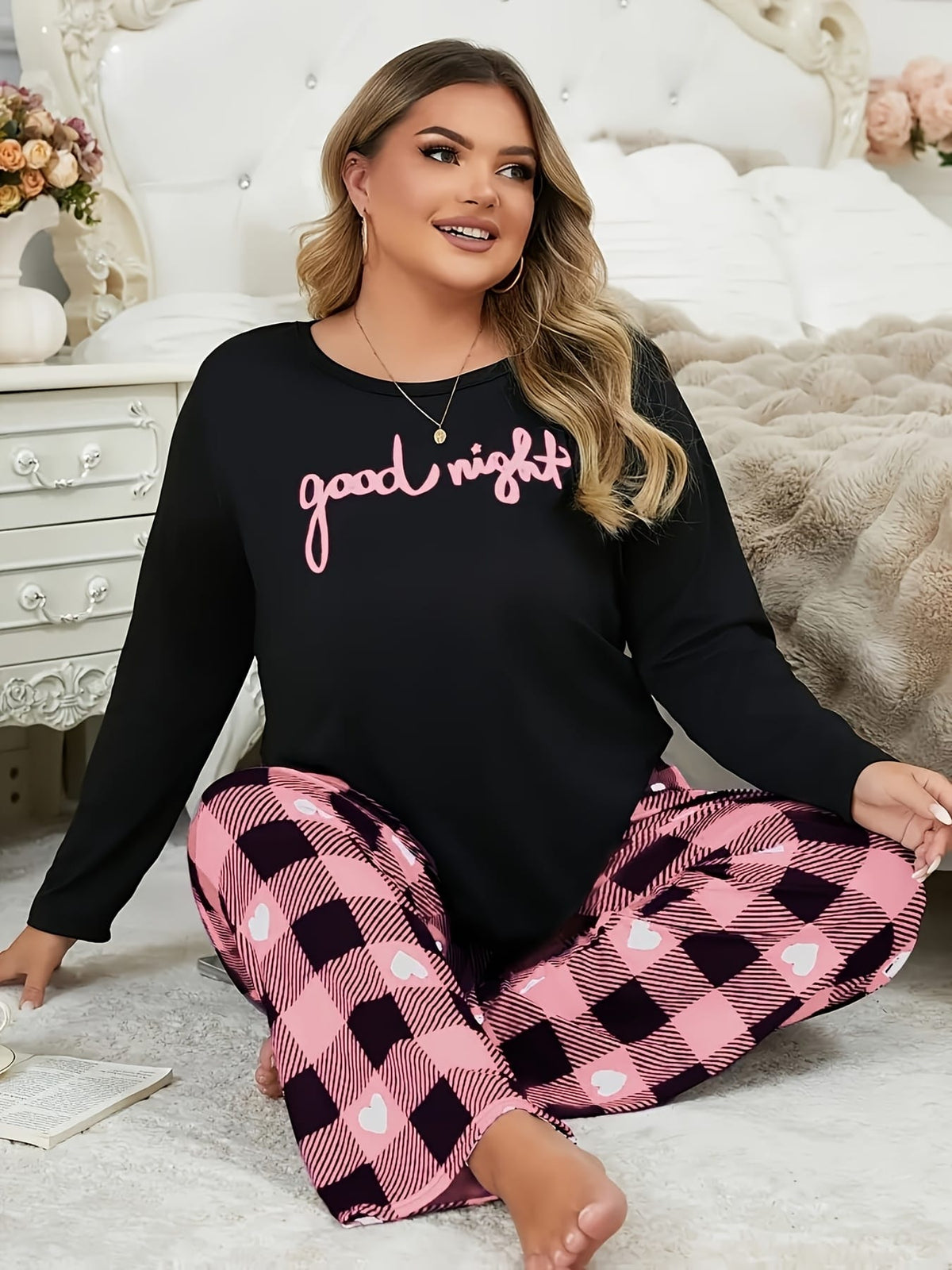 jkthpu-45 A Pajama Set Featuring a Long-Sleeve Crew Neck