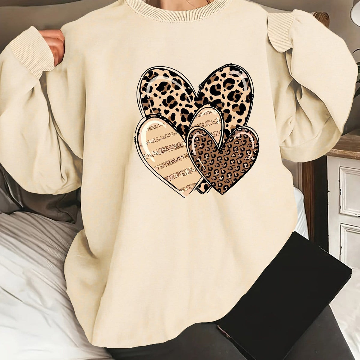 jkthpu-45 Apricot / UK 16 Fashionable Round-Neck Sweatshirt with Leopard Print And Heart