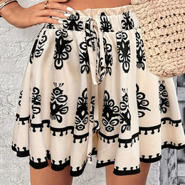 jkthpu-45 Apricot / UK 24 Chic Plus Size Vacation Shorts with Bold AllOver Print