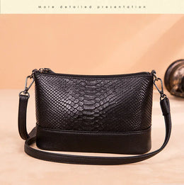 KissICON black Handbag – Leather Crocodile Pattern