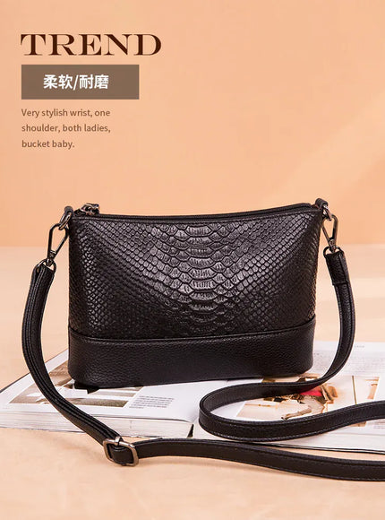 KissICON black Handbag – Leather Crocodile Pattern