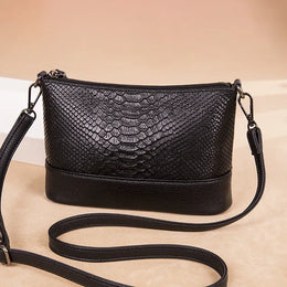 KissICON black Handbag – Leather Crocodile Pattern