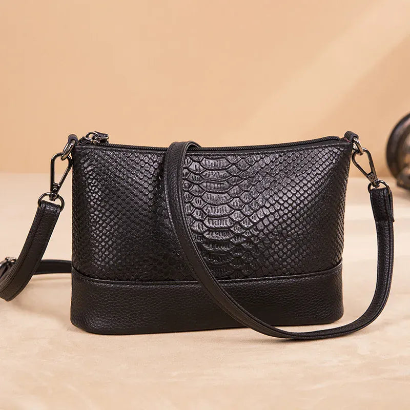 KissICON black Handbag – Leather Crocodile Pattern