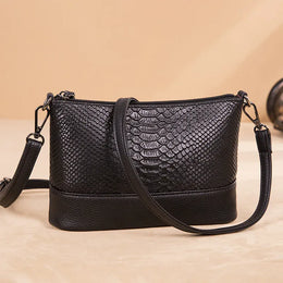 KissICON black Handbag – Leather Crocodile Pattern