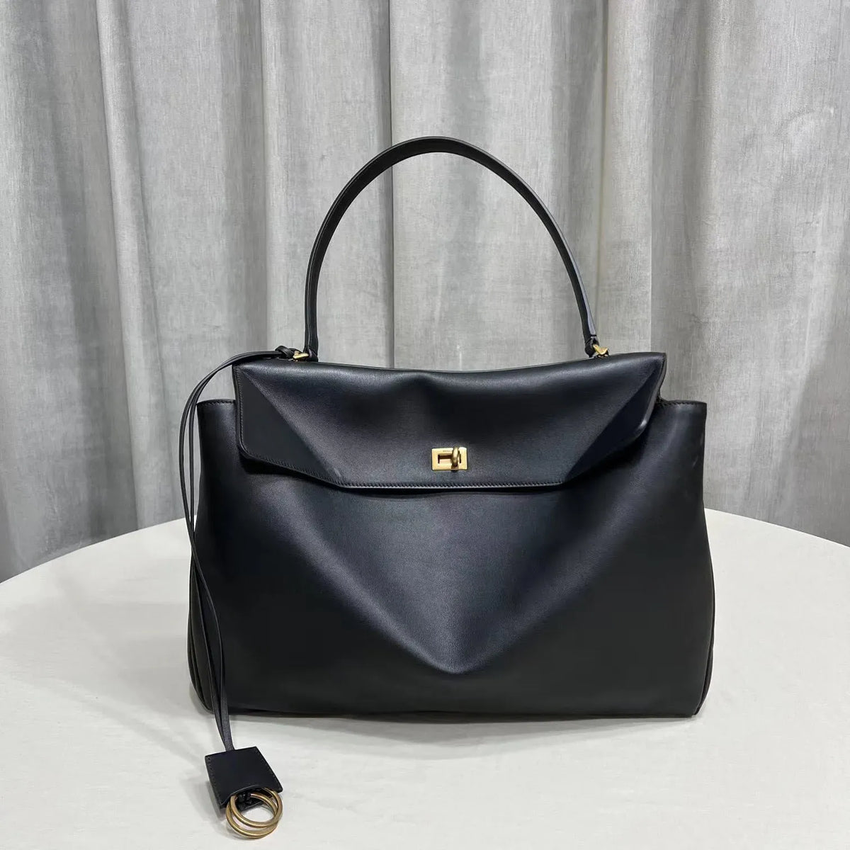 KissICON black Handmade