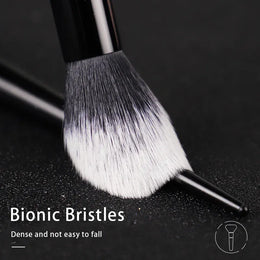 KissICON black KissIcon Makeup Brush 04 Highlight - Soft Fiber
