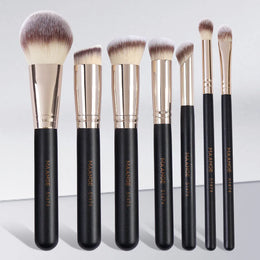 KissICON Black Maange Seven Piece Makeup Brush Set Bristles -