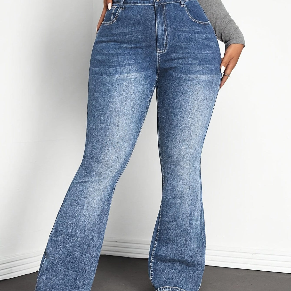 jkthpu-45 Blue / UK 16 Comfortable MidRise Plus Size Flare Jeans  Light Blue Wash