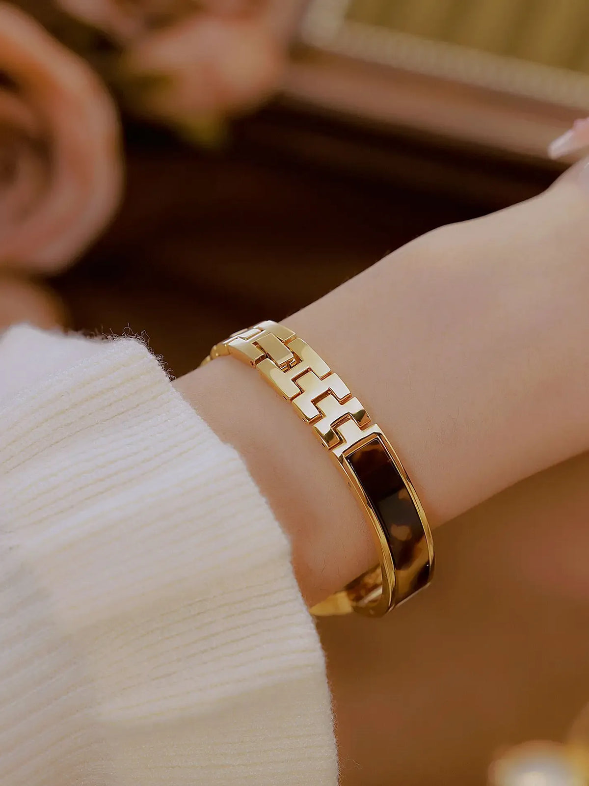 KissICON BS Women Watch Retro Amber Bracelet Quartz Wristwatch